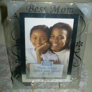 "BEST MOM"- 4X6 GLASS/SILVER ETCHED FRAME-NEW